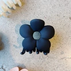 Wall To Wall Lifestyle Flower Claw Clip