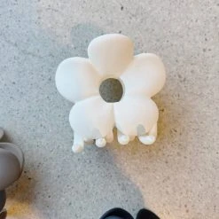 Wall To Wall Lifestyle Flower Claw Clip