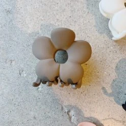 Wall To Wall Lifestyle Flower Claw Clip