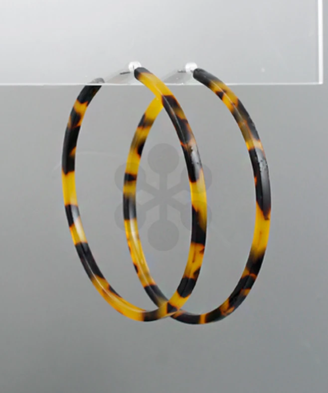 Golden Stella Round Tortoise Hoop Earrings - Stylish Jewelry for Women 3 Golden Stella Round Tortoise Hoops