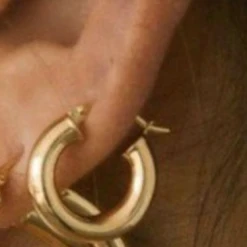 Beautysis Jewelry Shiny Small Hoops