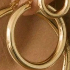 Beautysis Shiny Medium Hoops