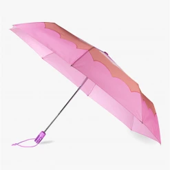 Kate Spade Scallop Travel Umbrella Lifestyle
