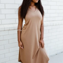 Entro Riley Sleeveless Midi Dress